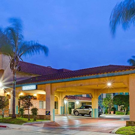 Travelodge By Wyndham Lynwood Exterior photo