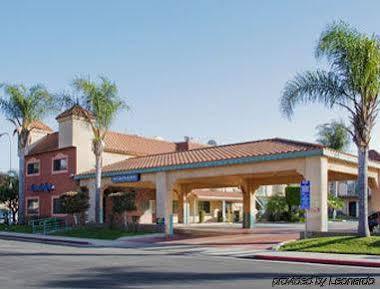 Travelodge By Wyndham Lynwood Exterior photo