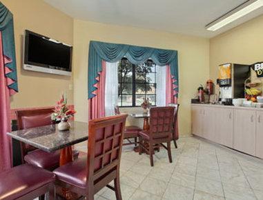 Travelodge By Wyndham Lynwood Exterior photo
